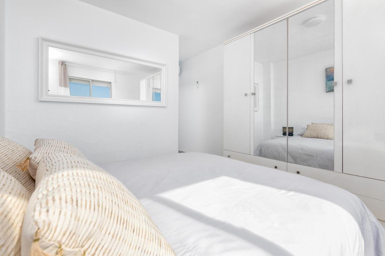 Amazing Sea View Apartment And Relax Area Rincón de la Victoria Екстериор снимка